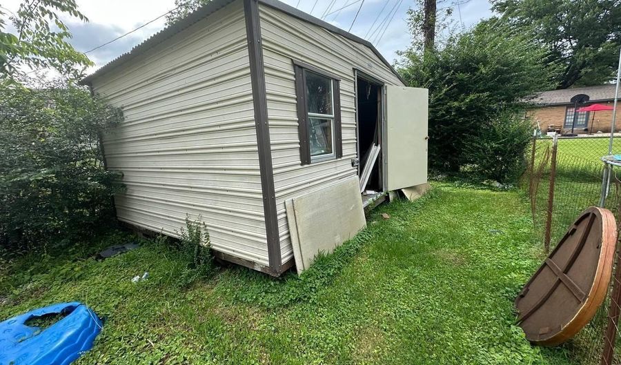 103 Park St, Batesville, MS 38606 - 3 Beds, 1 Bath