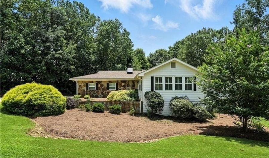 14915 Thompson Rd, Alpharetta, GA 30004 - 3 Beds, 3 Bath