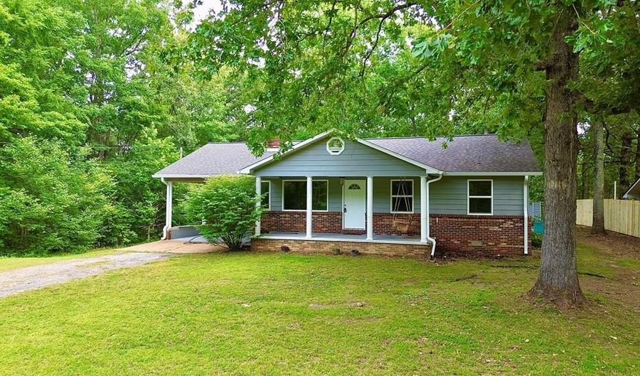 162 Shore Dr, Big Sandy, TN 38221 - 3 Beds, 2 Bath