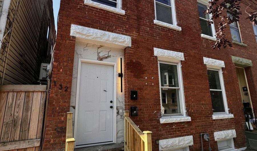132 4th Ave 2, Albany, NY 12202 - 3 Beds, 1 Bath