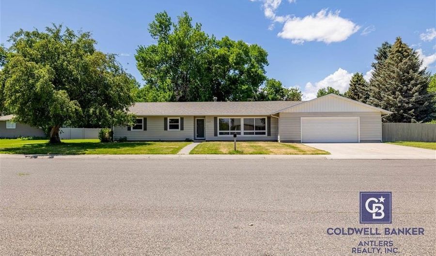1507 26th St, Cody, WY 82414 - 3 Beds, 2 Bath