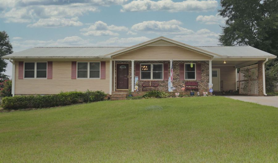 706 BERNARD COUCH Dr, Anniston, AL 36207 - 3 Beds, 2 Bath