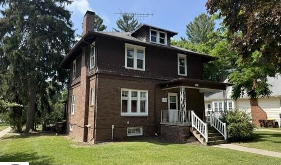 701 W Center St, Alma, MI 48801 - 5 Beds, 2 Bath