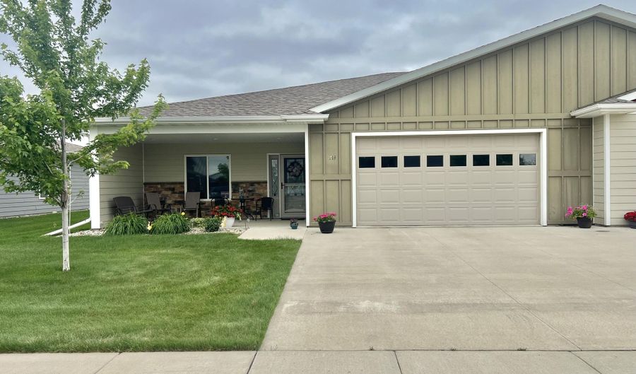 1715 SE 20th Ave, Aberdeen, SD 57401 - 2 Beds, 2 Bath