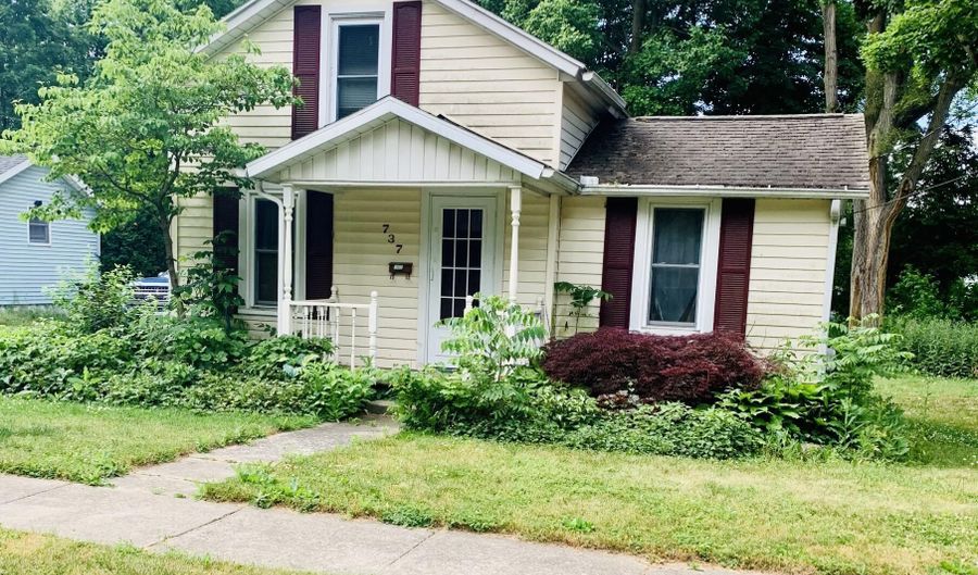 737 Saint Joseph St, Adrian, MI 49221 - 2 Beds, 1 Bath