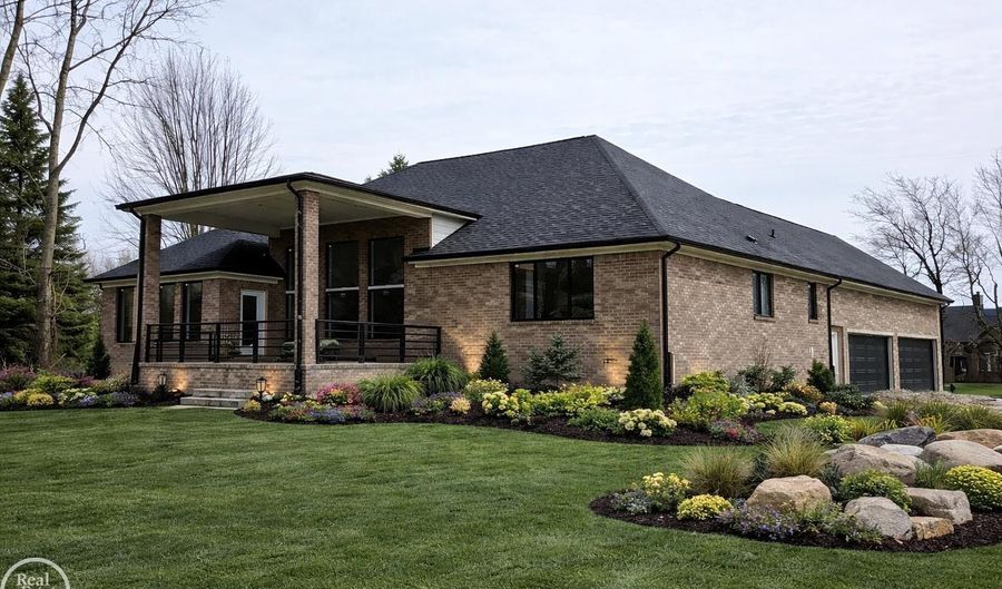 880 Hemlock Dr, Addison, MI 48370 - 3 Beds, 3 Bath