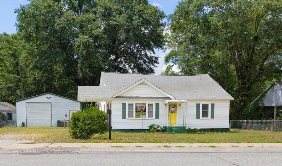 210 E Roosevelt Dr, Anderson, SC 29624 - 3 Beds, 2 Bath