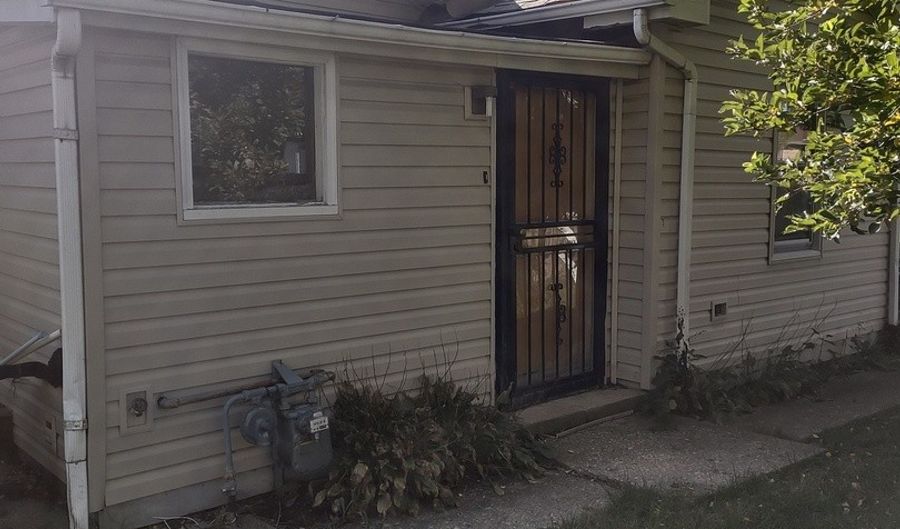 817 S 15th Ave, Maywood, IL 60153 - 2 Beds, 1 Bath