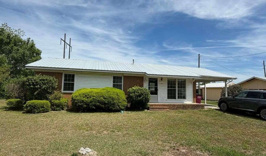 311 Douglas St, Alma, GA 31510 - 3 Beds, 1 Bath