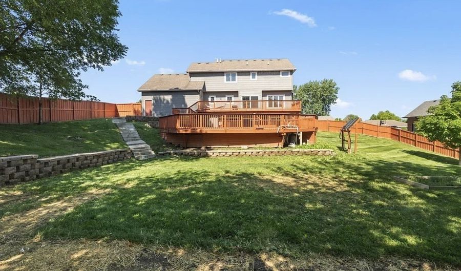 923 S 10th St, Adel, IA 50003 - 5 Beds, 4 Bath