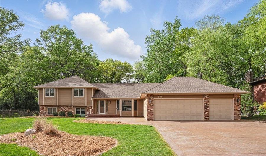 8681 144th Street Ct, Apple Valley, MN 55124 - 4 Beds, 4 Bath