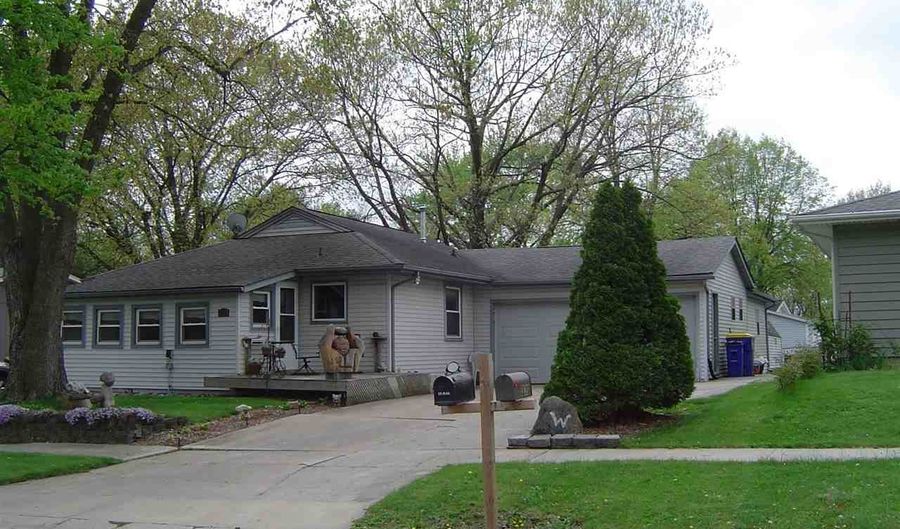 325 E Hickory St, North Liberty, IA 52317 - 3 Beds, 2 Bath
