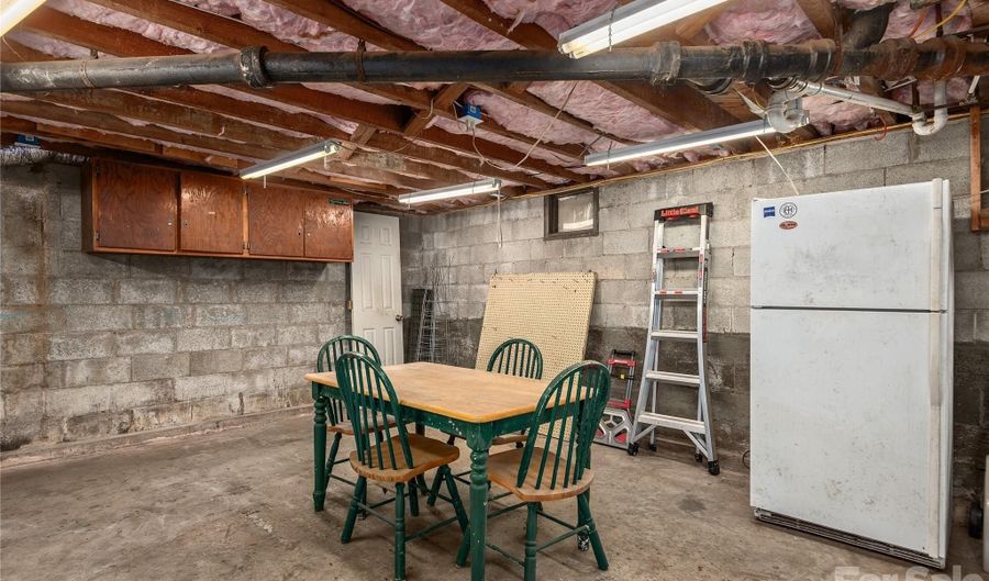 73 Fair Oaks Rd, Arden, NC 28704 - 2 Beds, 1 Bath