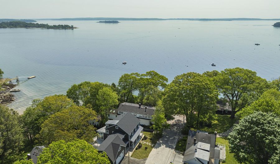 24 Amerescoggin Rd, Falmouth, ME 04105 - 5 Beds, 6 Bath