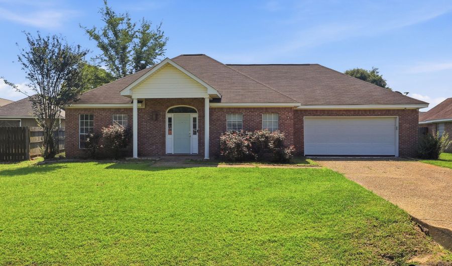 218 Holmar Dr, Brandon, MS 39047 - 3 Beds, 2 Bath