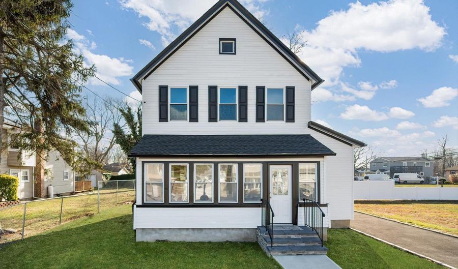 3 Williams Ave, Amityville, NY 11701 - 3 Beds, 2 Bath