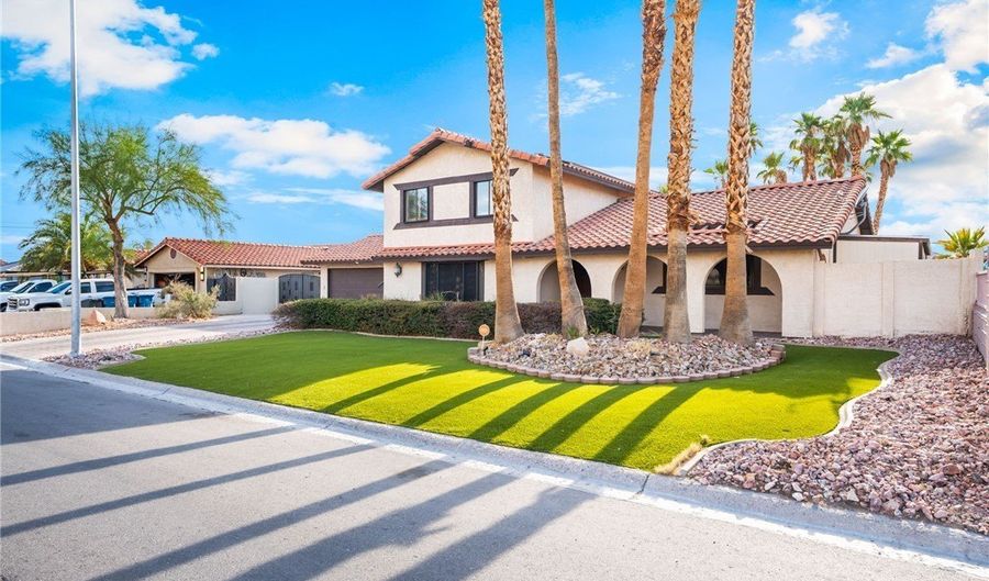 1251 Los Meadows Dr, Las Vegas, NV 89110 - 4 Beds, 3 Bath