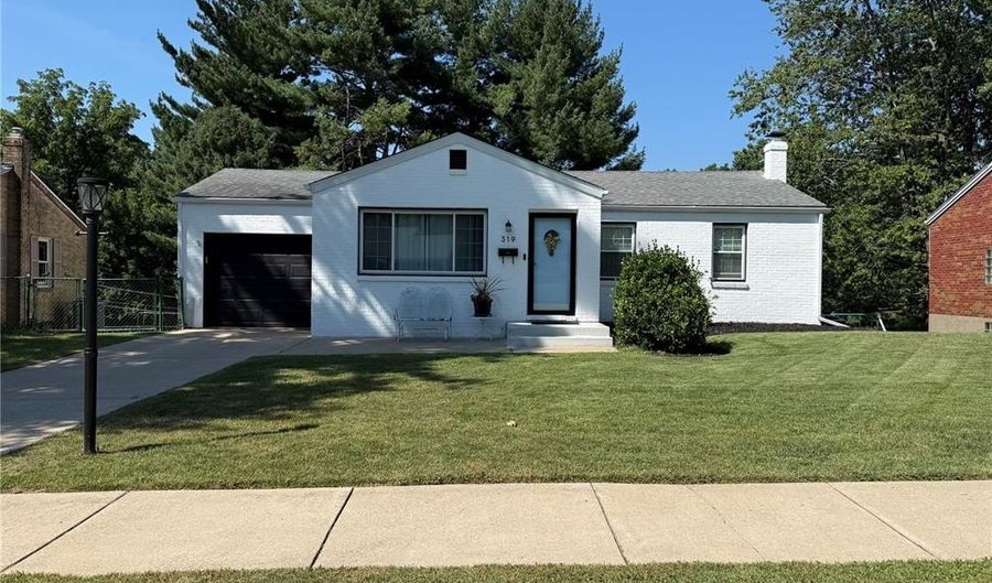 319 Lindenwood Blvd, Alton, IL 62002 - 2 Beds, 1 Bath