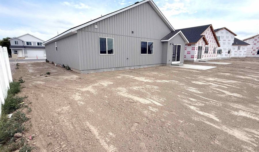 1870 Brynwood Ave, Chubbuck, ID 83202 - 3 Beds, 2 Bath