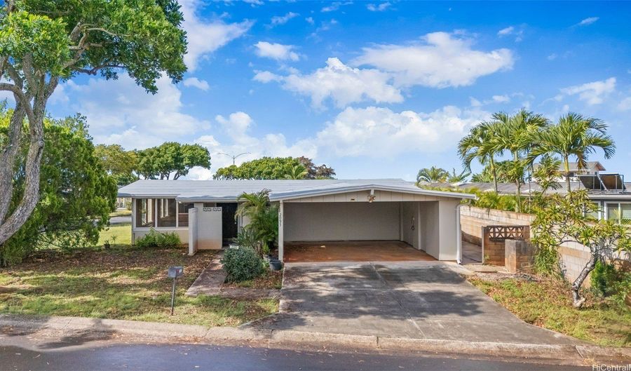 2093 Aaniu Loop, Pearl City, HI 96782 - 3 Beds, 2 Bath