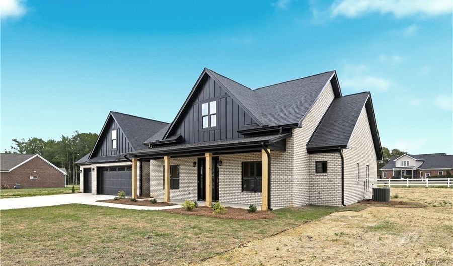 32 Creek Stone Ln, Autryville, NC 28318 - 3 Beds, 3 Bath