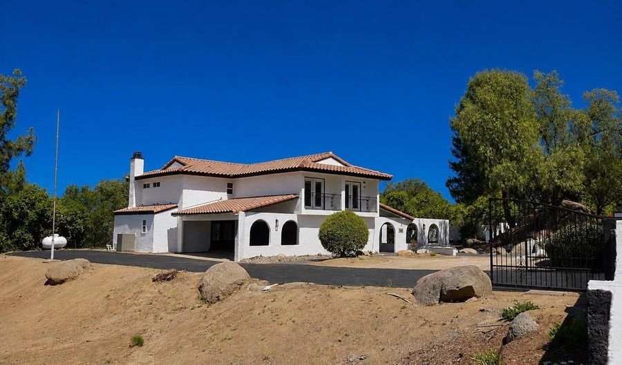 614 SNEATH Way, Alpine, CA 91901 - 4 Beds, 4 Bath