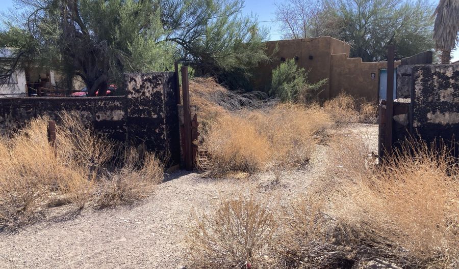 820 N SARTILLION Ave, Ajo, AZ 85321 - 1 Beds, 1 Bath
