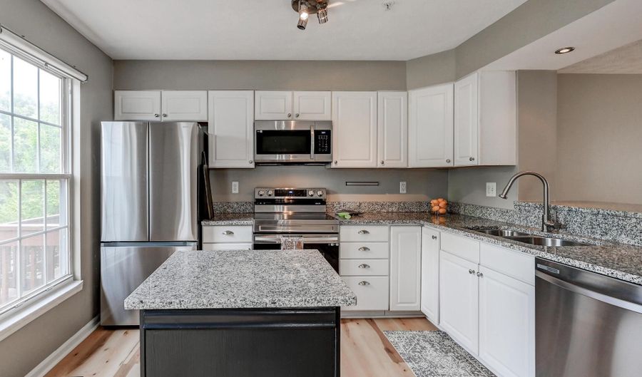 3 SANDVIEW Ct, Baltimore, MD 21209 - 3 Beds, 3 Bath