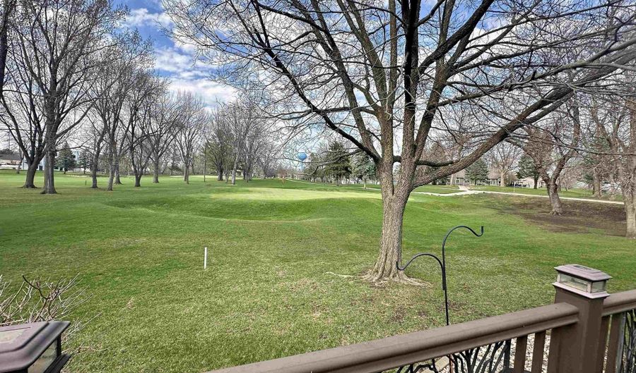 203 Emerald Meadows Dr, Arnolds Park, IA 51331 - 3 Beds, 3 Bath