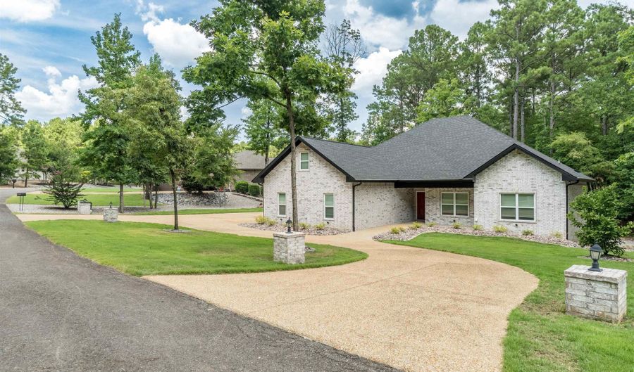 3 Ideal Ln, Hot Springs Village, AR 71909 - 3 Beds, 2 Bath