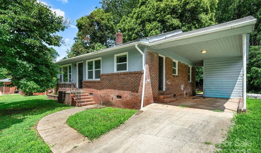 815 Wilbrown Cir, Charlotte, NC 28217 - 3 Beds, 1 Bath