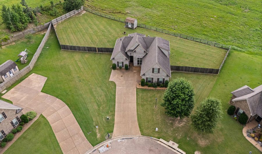 111 London Cv, Batesville, MS 38606 - 3 Beds, 3 Bath