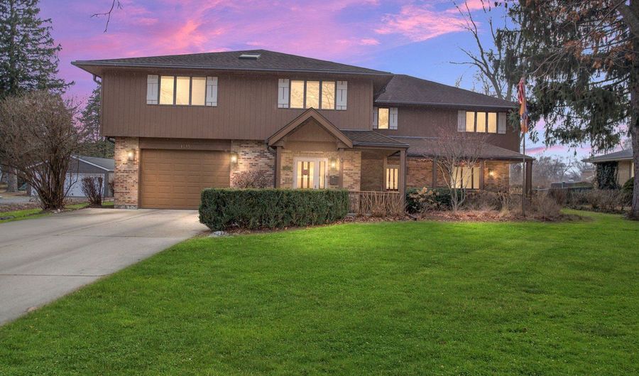 1415 W Hawthorne St, Arlington Heights, IL 60005 - 5 Beds, 5 Bath
