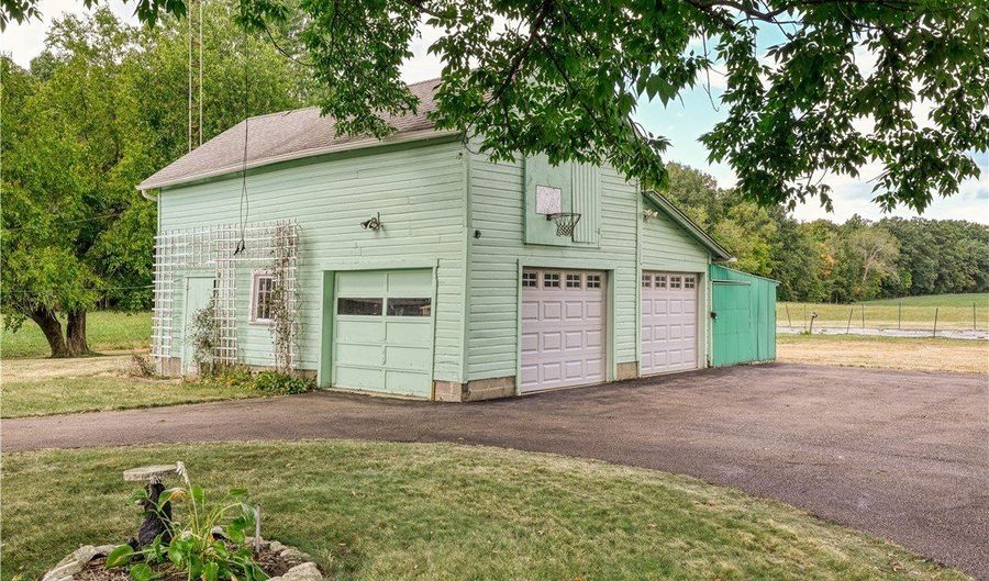 12355 Edison St NE, Alliance, OH 44601 - 3 Beds, 2 Bath