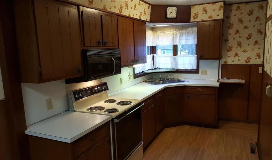 815 11th Ave SW, Austin, MN 55912 - 2 Beds, 1 Bath