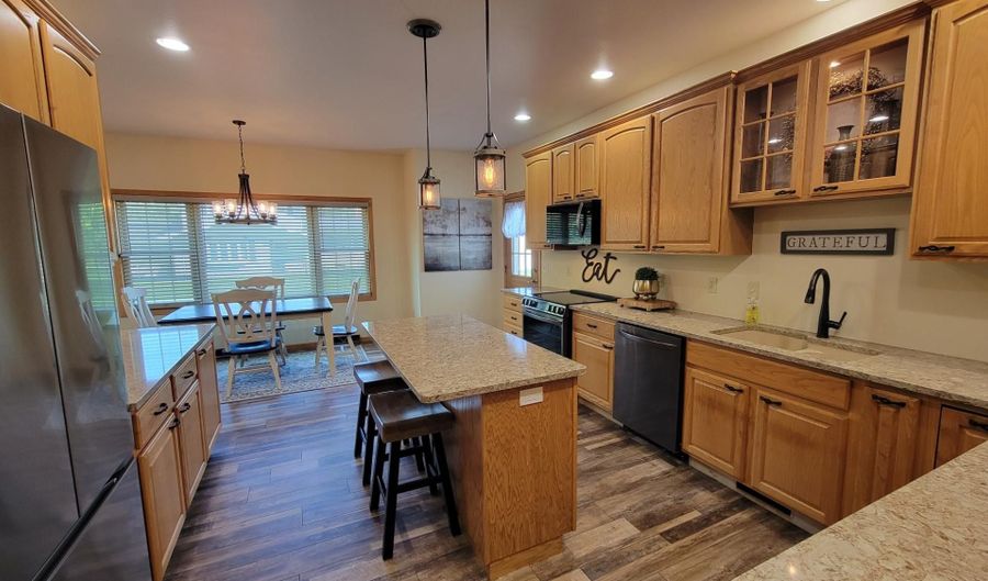 635 LAURISA Ln, Antigo, WI 54409 - 3 Beds, 3 Bath