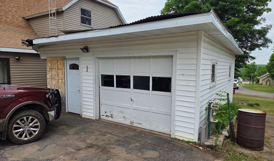 217 5TH St, Alpha, MI 49902 - 4 Beds, 2 Bath