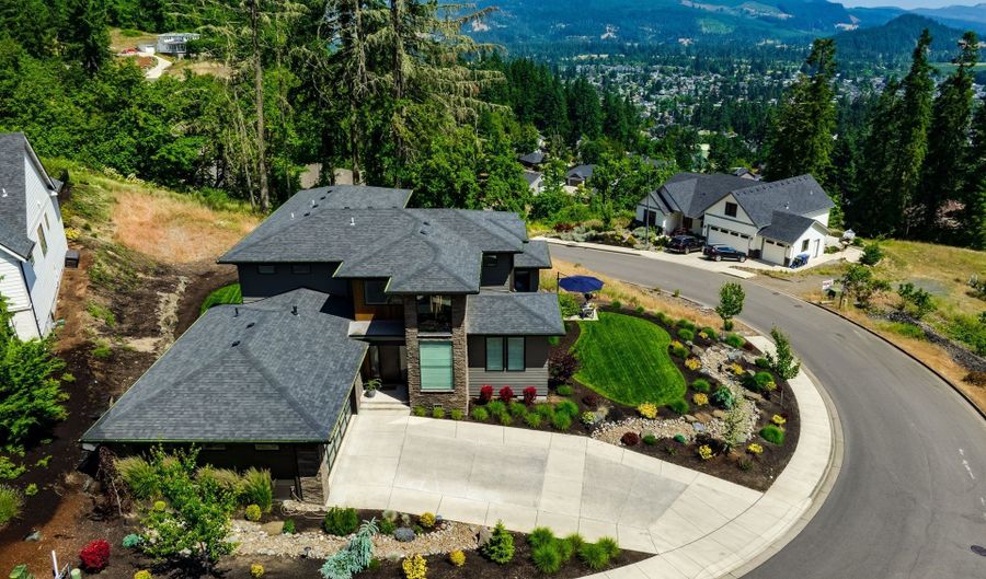 967 S 66TH Pl, Springfield, OR 97478 - 4 Beds, 3 Bath