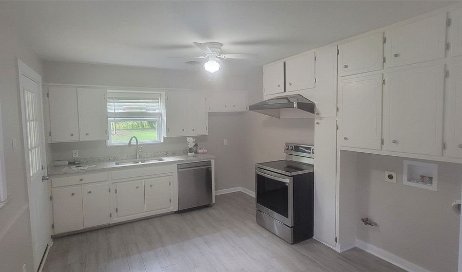 716 N Cummings Dr, Alvarado, TX 76009 - 3 Beds, 1 Bath