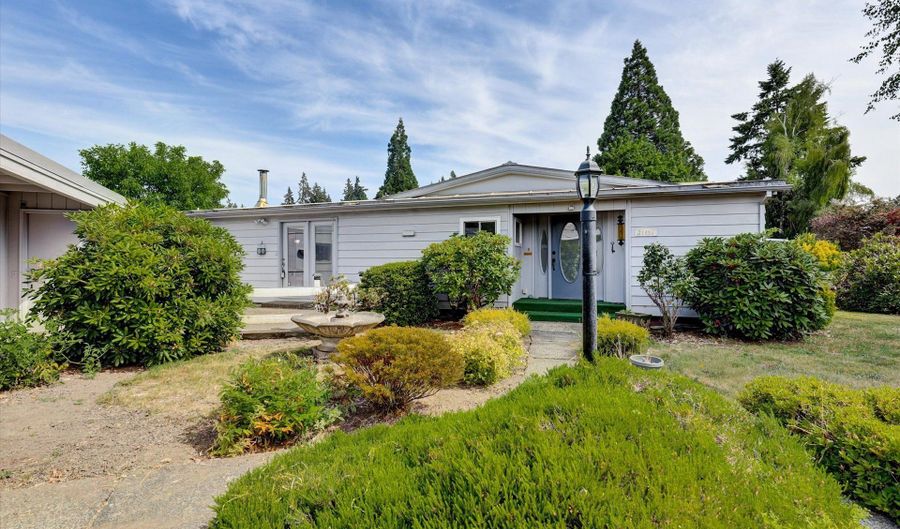 21986 LAUREL Ave, Aurora, OR 97002 - 3 Beds, 2 Bath