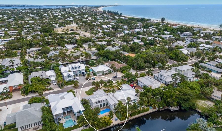 212 OAK Ave, Anna Maria, FL 34216 - 5 Beds, 5 Bath