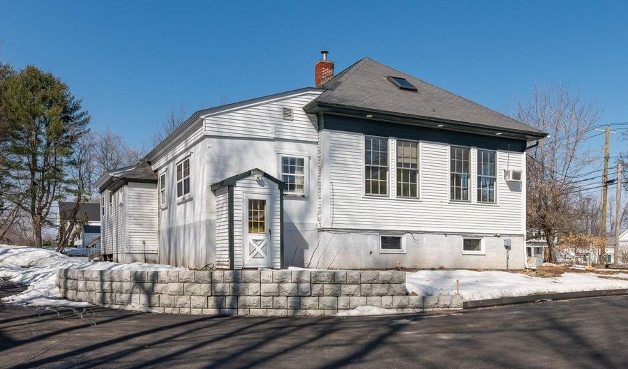 27 Ossipee Trl E 1, Standish, ME 04084 - 2 Beds, 2 Bath