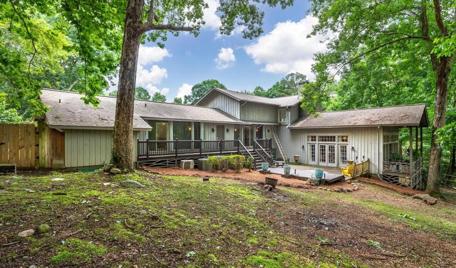 1624 LAKESHORE Dr, Anniston, AL 36207 - 5 Beds, 4 Bath