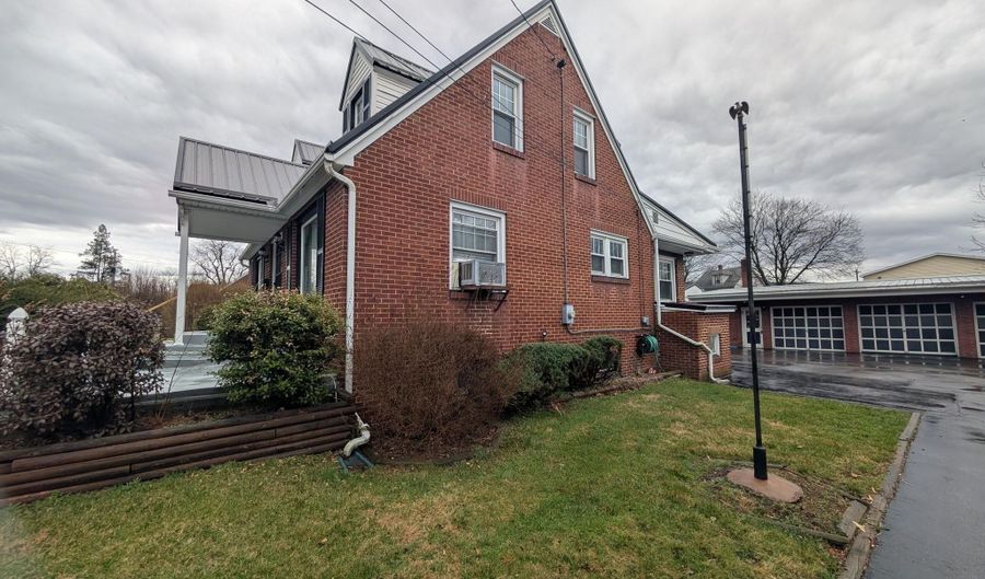 213 Milton Ave, Altoona, PA 16602 - 2 Beds, 1 Bath
