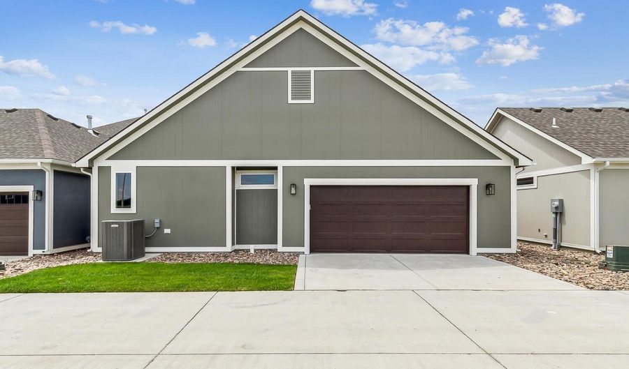 316 W Pepper Tree Rd, Andover, KS 67002 - 3 Beds, 2 Bath