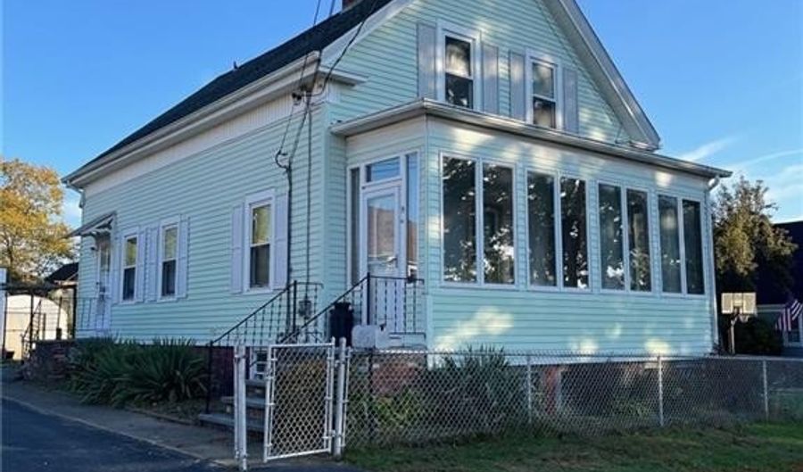 11 Cole St, Bristol, RI 02809 - 3 Beds, 2 Bath