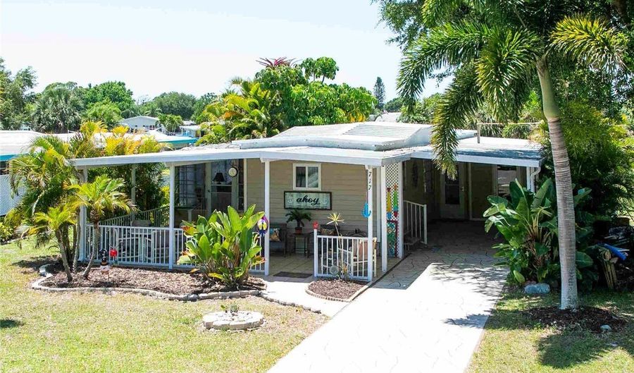 717 Barefoot Blvd, Barefoot Bay, FL 32976 - 2 Beds, 1 Bath