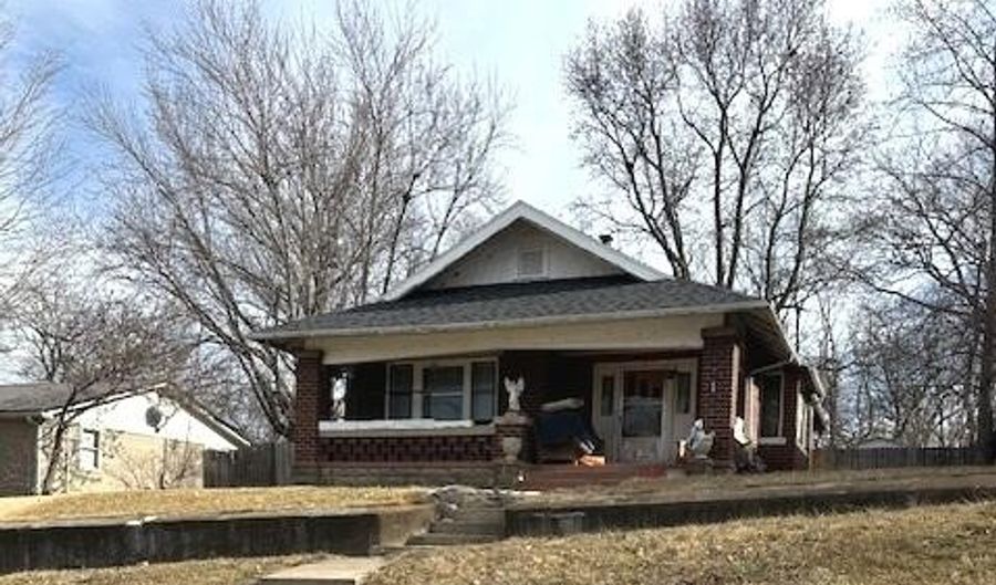 924 7th St, Boonville, MO 65233 - 3 Beds, 1 Bath