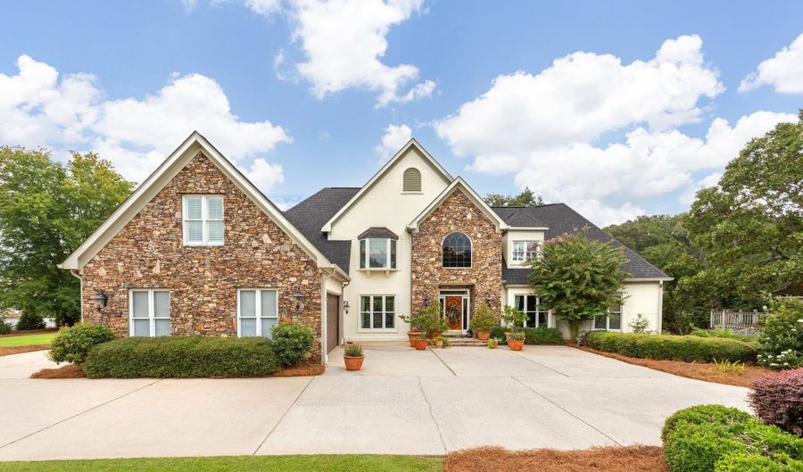4221 CHOCTAW St, Anniston, AL 36206 - 4 Beds, 4 Bath