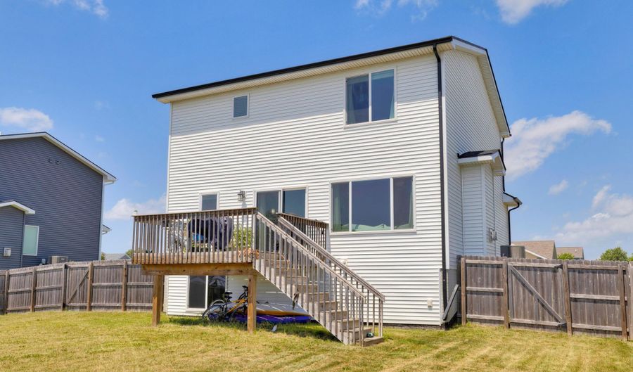 624 18th St SE, Altoona, IA 50009 - 3 Beds, 3 Bath